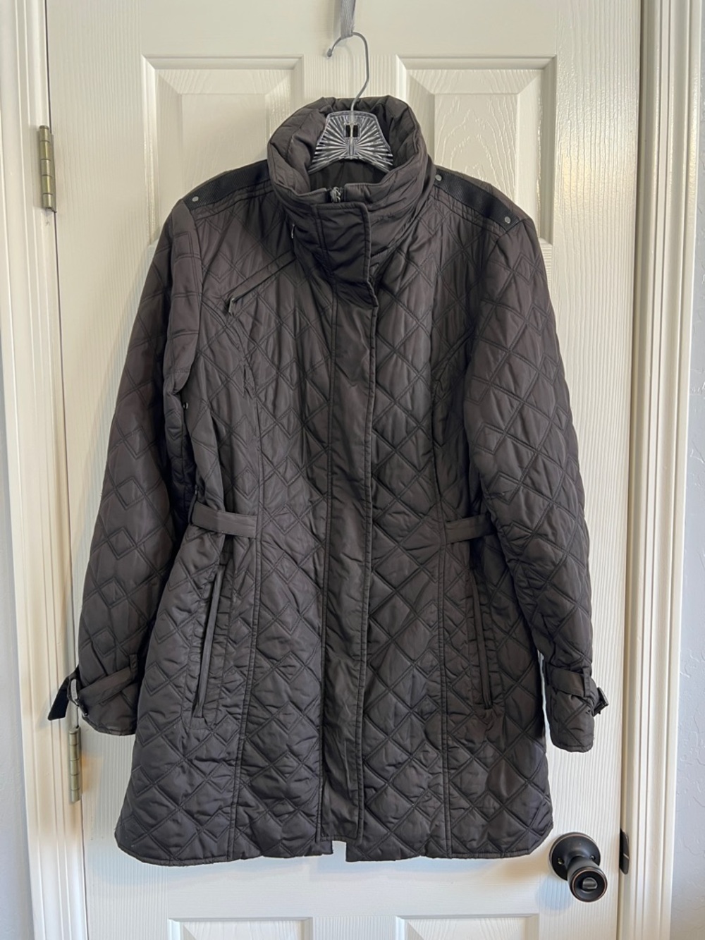 Rainforest women’s black quilted puffer weatherproof long line jacket medium
